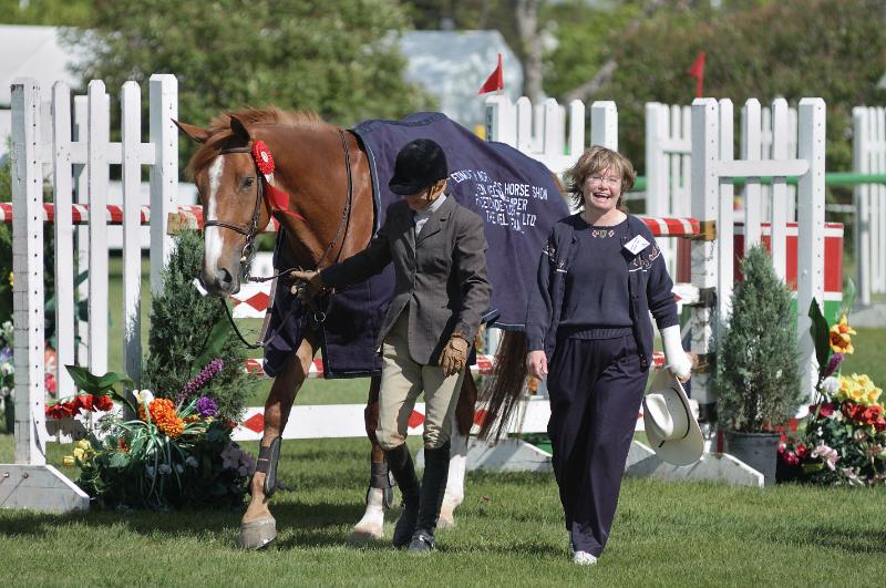 03_Img0039_DSC_0013.jpg - Sheilagh Kelly handing out ribbons and coolers at Northlands Horse Show, 2004